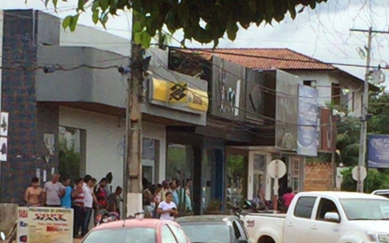 
        
            Bando assalta agência Banco do Brasil em São Félix do Xingu 
        
    