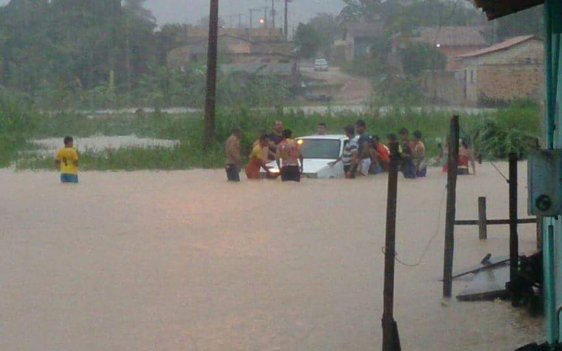 Forte chuva deixa rastro de destruição