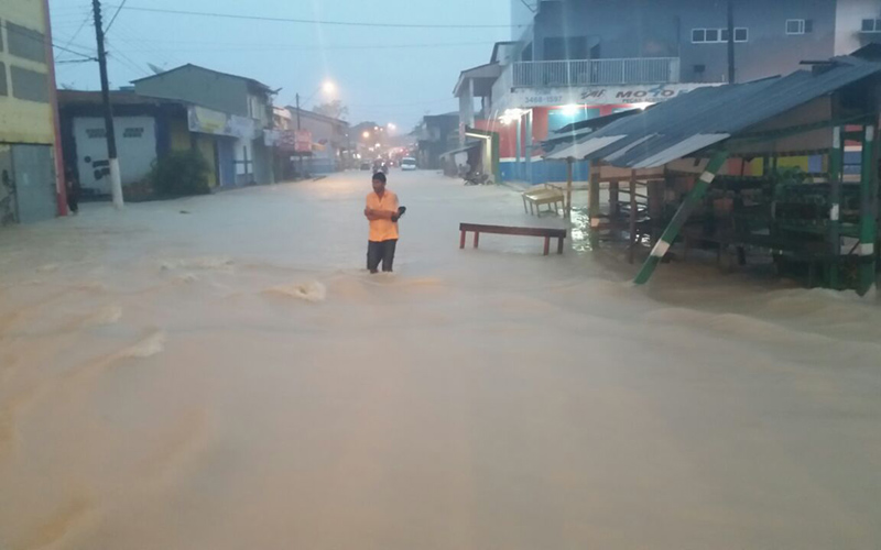 
        
            Forte chuva deixa rastro de destruição
        
    