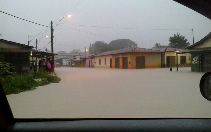 
        
            Forte chuva deixa rastro de destruição
        
    