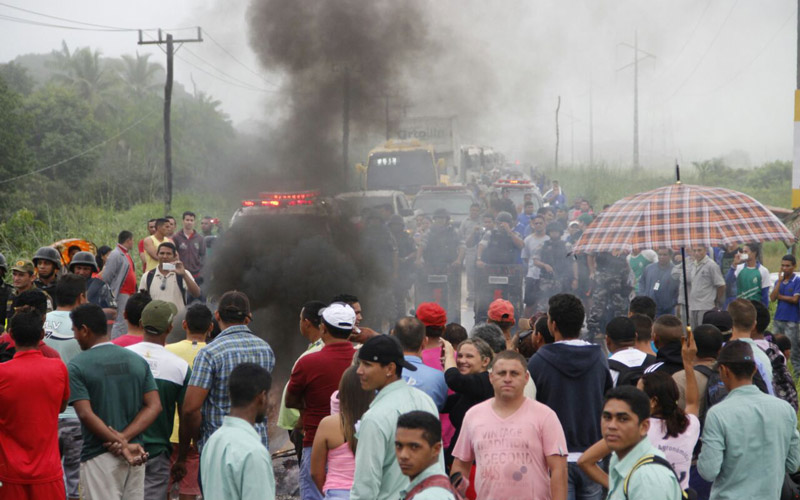
        
            População paraense protesta contra demora em obras de ponte
        
    