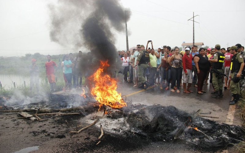 
        
            População paraense protesta contra demora em obras de ponte
        
    