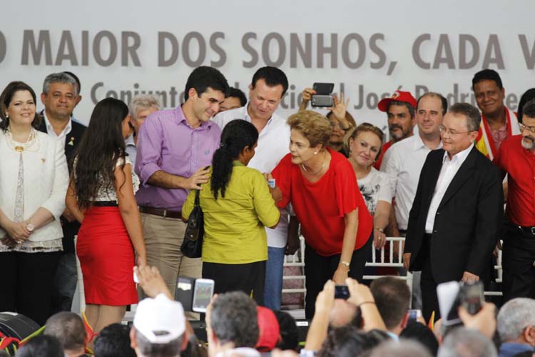 
        
            Dilma visita Capanema para entregar apartamentos do "Minha Casa, Minha Vida"
        
    