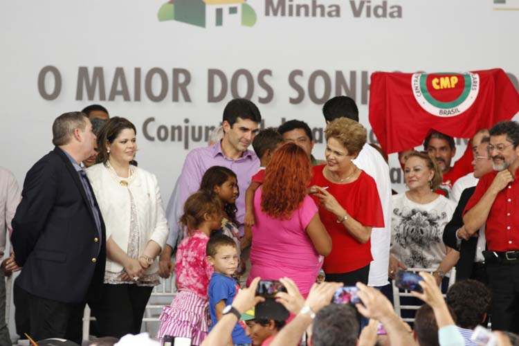 
        
            Dilma visita Capanema para entregar apartamentos do "Minha Casa, Minha Vida"
        
    