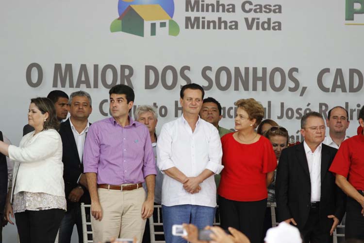 
        
            Dilma visita Capanema para entregar apartamentos do "Minha Casa, Minha Vida"
        
    