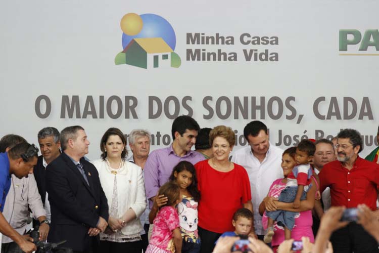 
        
            Dilma visita Capanema para entregar apartamentos do "Minha Casa, Minha Vida"
        
    
