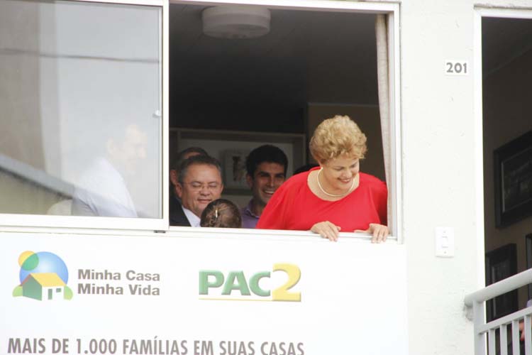 
        
            Dilma visita Capanema para entregar apartamentos do "Minha Casa, Minha Vida"
        
    