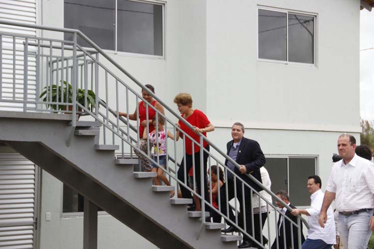 
        
            Dilma visita Capanema para entregar apartamentos do "Minha Casa, Minha Vida"
        
    