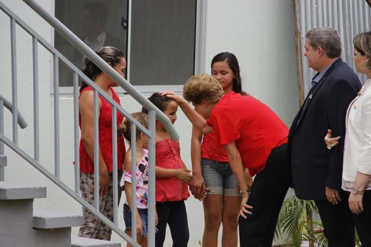
        
            Dilma visita Capanema para entregar apartamentos do "Minha Casa, Minha Vida"
        
    