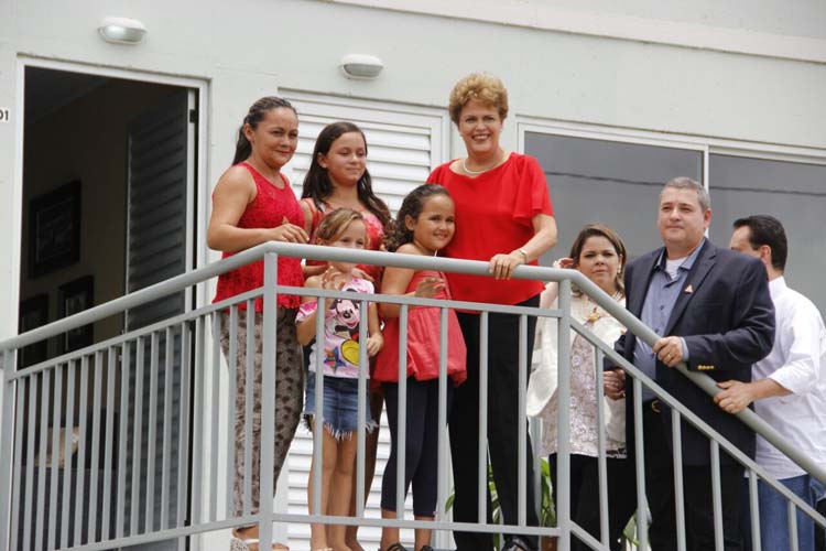 
        
            Dilma visita Capanema para entregar apartamentos do "Minha Casa, Minha Vida"
        
    