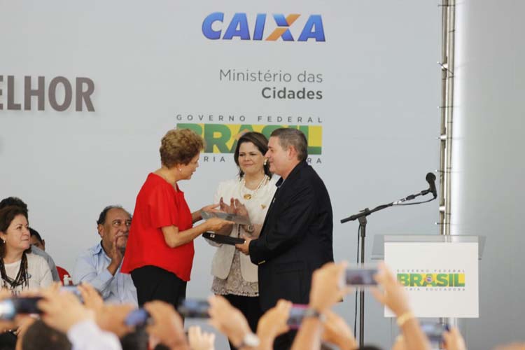
        
            Dilma visita Capanema para entregar apartamentos do "Minha Casa, Minha Vida"
        
    