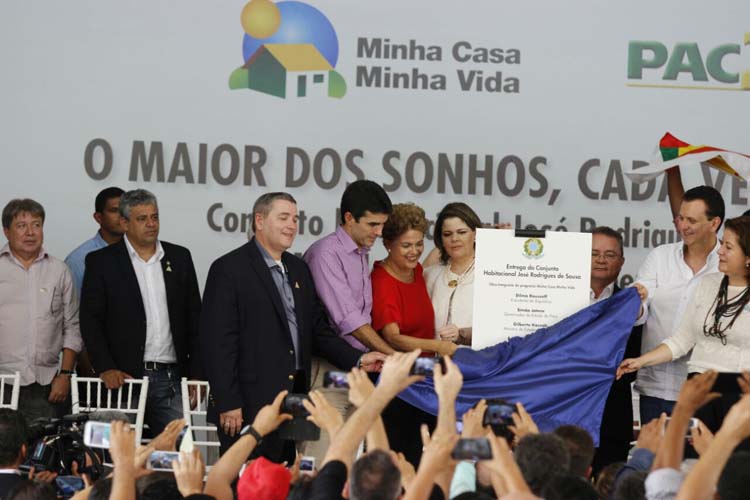
        
            Dilma visita Capanema para entregar apartamentos do "Minha Casa, Minha Vida"
        
    