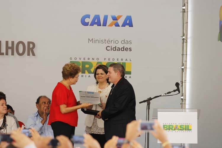 
        
            Dilma visita Capanema para entregar apartamentos do "Minha Casa, Minha Vida"
        
    