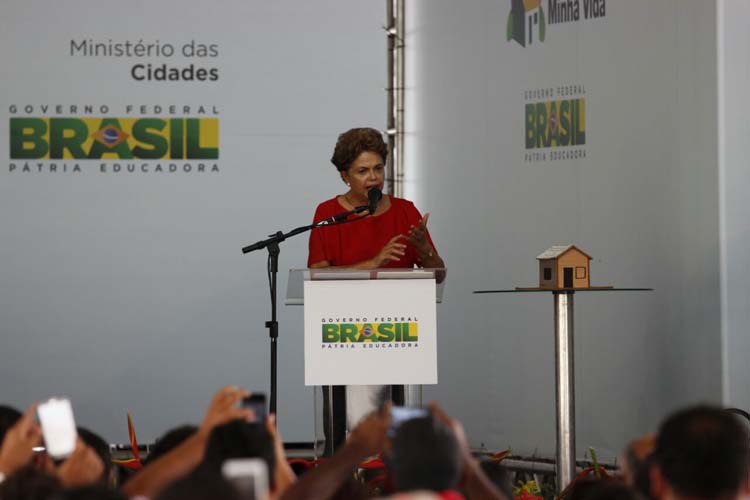 
        
            Dilma visita Capanema para entregar apartamentos do "Minha Casa, Minha Vida"
        
    