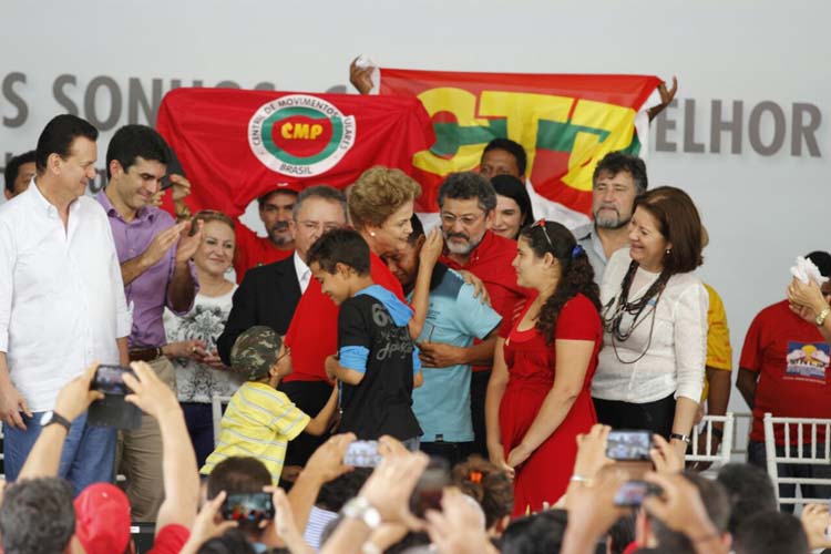 
        
            Dilma visita Capanema para entregar apartamentos do "Minha Casa, Minha Vida"
        
    