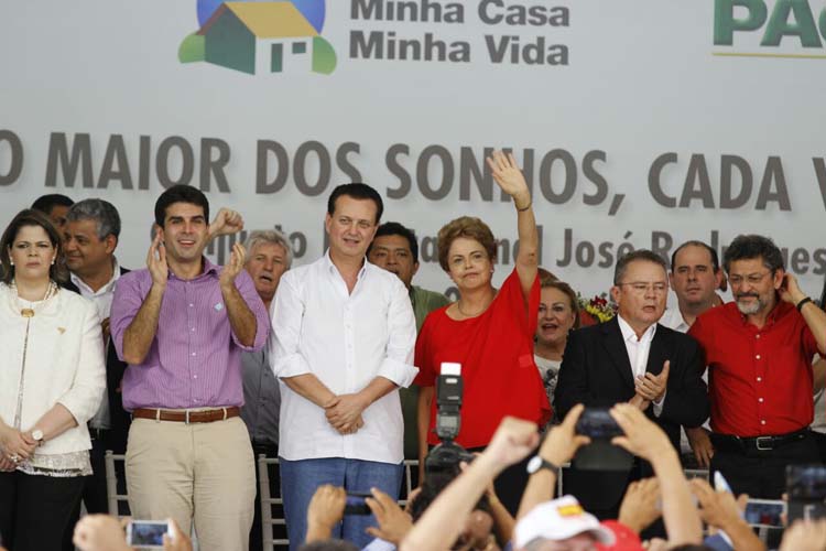 
        
            Dilma visita Capanema para entregar apartamentos do "Minha Casa, Minha Vida"
        
    