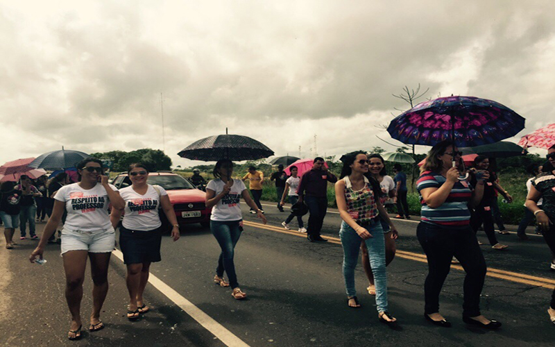 
        
            Professores ameaçam interditar BR-316
        
    