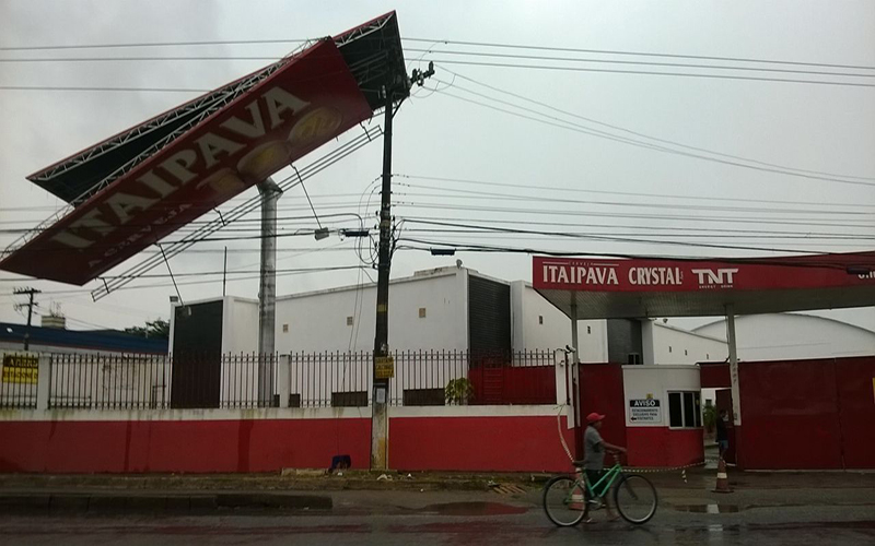 
        
        
            Ventania derruba árvores na capital paraense
        
    