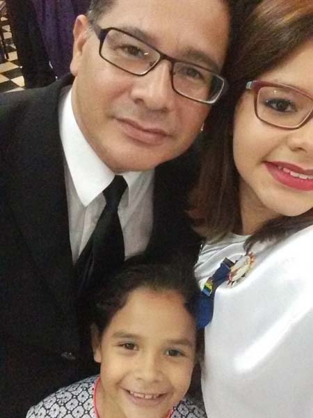 
        
            DOL homenageia pais com galeria de fotos
        
    