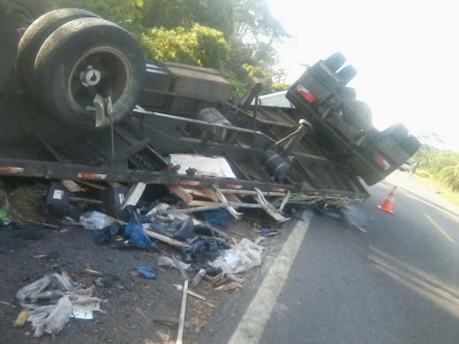 
        
            Acidente mata 4 pessoas na rodovia BR-316
        
    