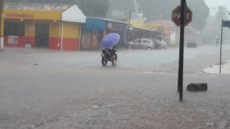 
        
            Forte chuva assusta população de Soure
        
    
