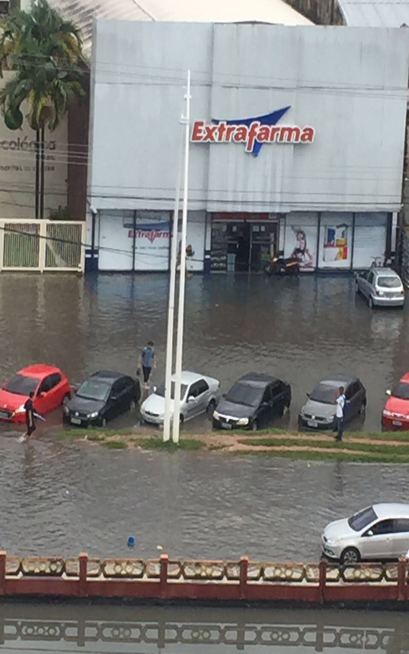 
        
            Belém fica alagada após chuva nesta sexta-feira
        
    