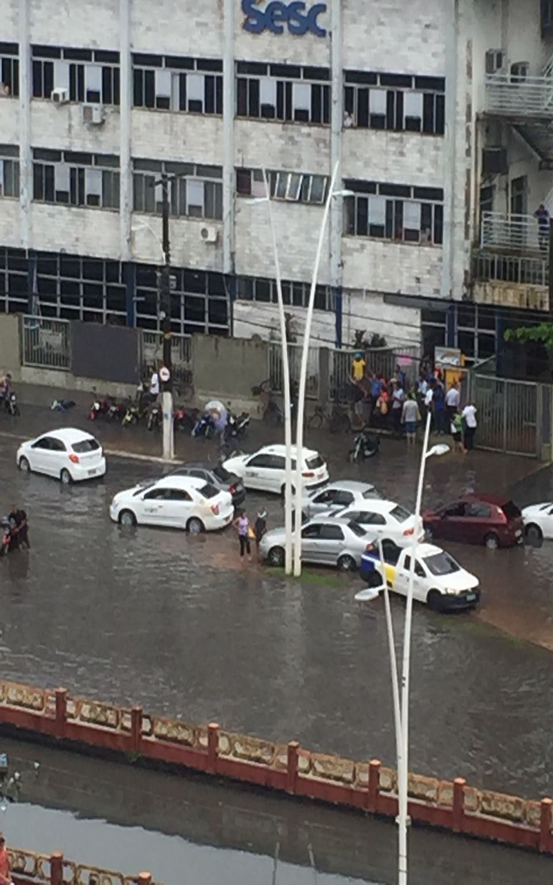 
        
            Belém fica alagada após chuva nesta sexta-feira
        
    
