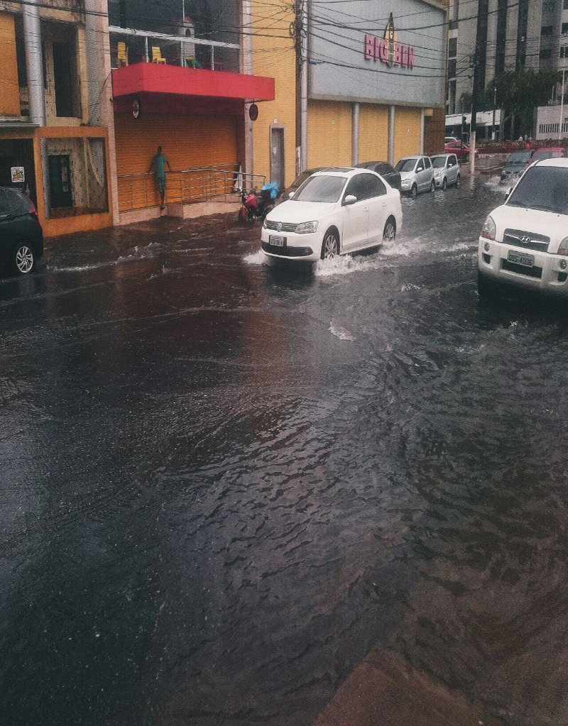 
        
            Belém fica alagada após chuva nesta sexta-feira
        
    