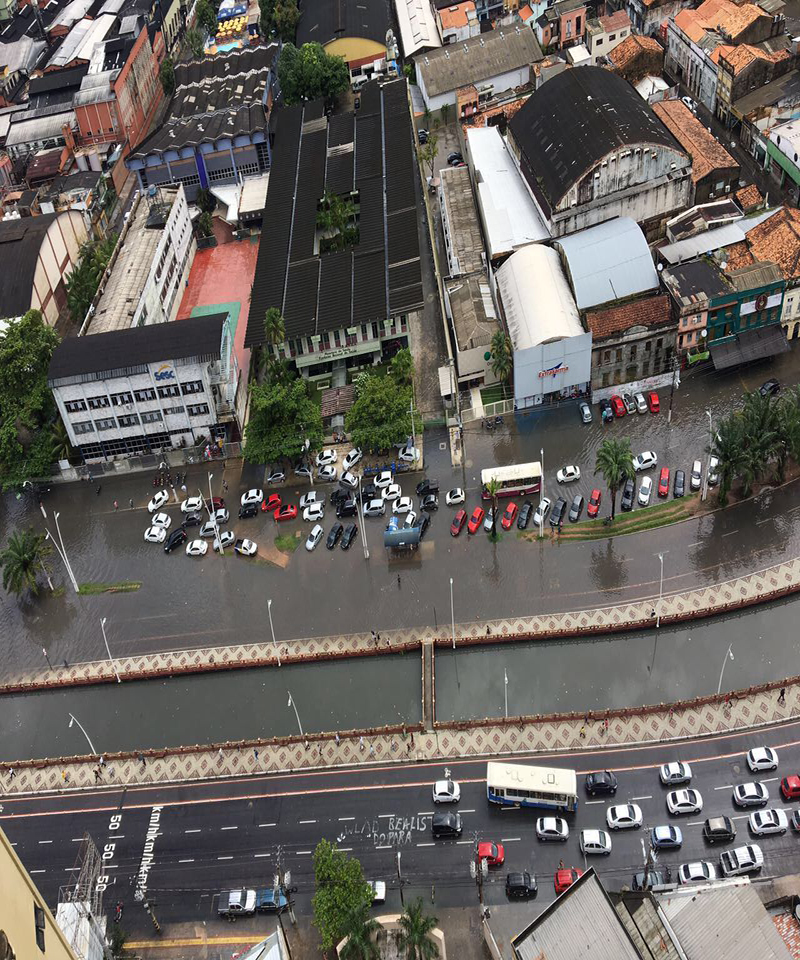 
        
            Belém fica alagada após chuva nesta sexta-feira
        
    