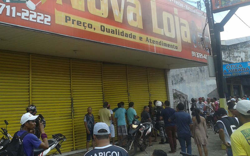 
        
            Veja imagens do incêndio em lojas de Castanhal
        
    