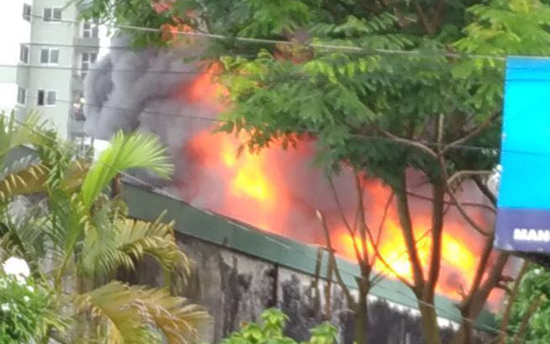 
        
            Veja imagens do incêndio em lojas de Castanhal
        
    