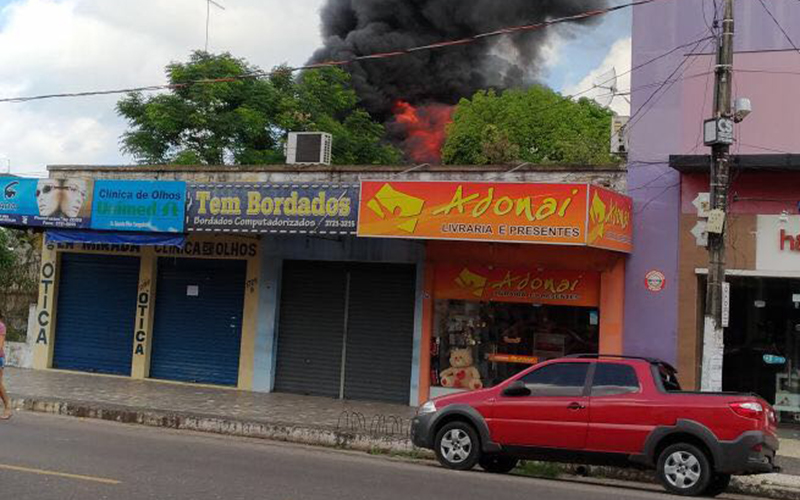 
        
            Veja imagens do incêndio em lojas de Castanhal
        
    