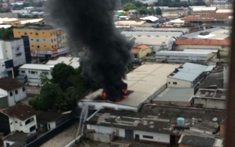
        
            Veja imagens do incêndio em lojas de Castanhal
        
    