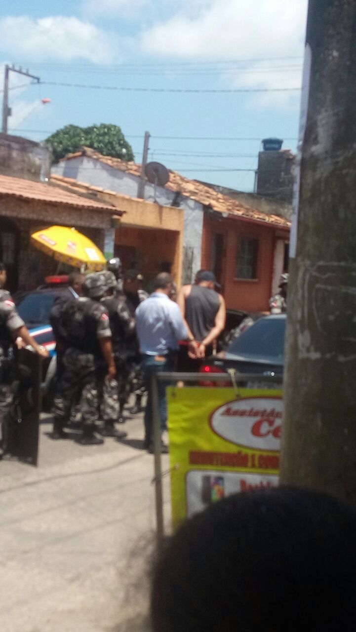 
        
            Policiais fazem cerco e prendem suposto integrante de milícia no Guamá
        
    