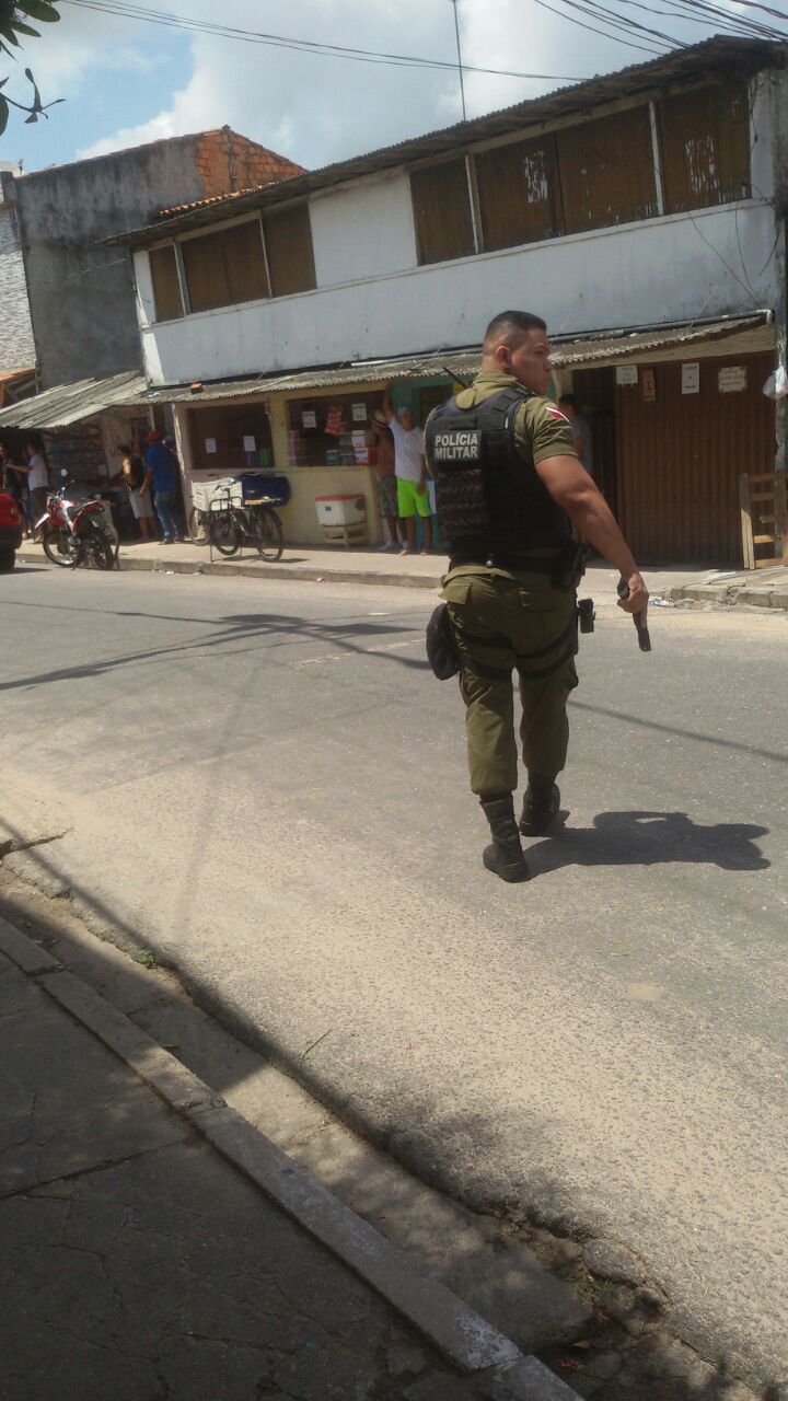 
        
            Policiais fazem cerco e prendem suposto integrante de milícia no Guamá
        
    