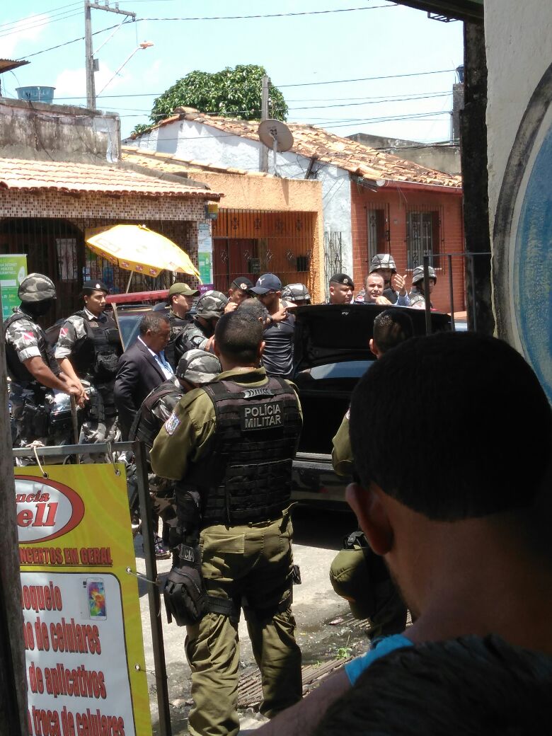 
        
            Policiais fazem cerco e prendem suposto integrante de milícia no Guamá
        
    