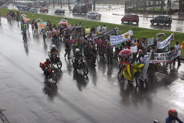 
        
        
            Manifestantes cobram melhorias em Ananindeua
        
    