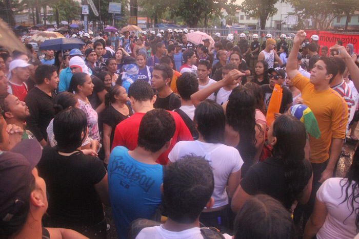 
        
        
            Manifestantes cobram melhorias em Ananindeua
        
    