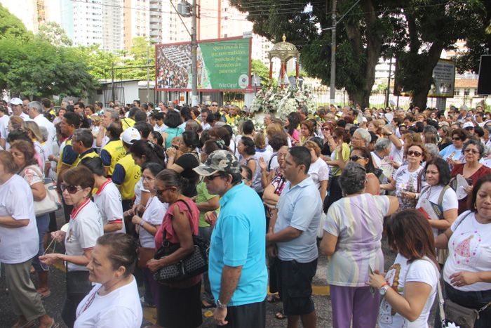 
        
            Procissão da Festa leva milhares de fiéis as ruas
        
    