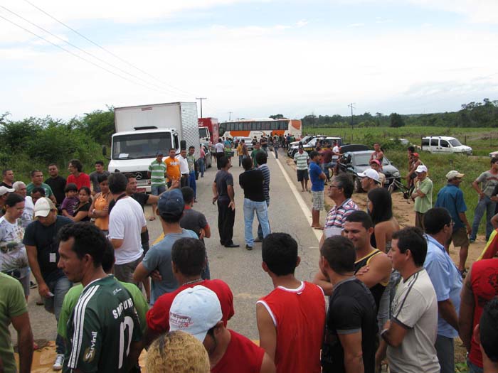 
        
            Moradores interditam BR 308, no nordeste paraense 
        
    