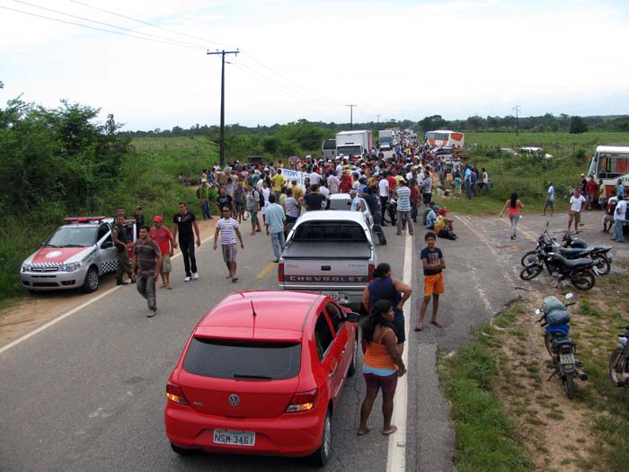 Moradores interditam BR 308, no nordeste paraense