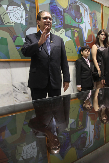 
        
            Jader Barbalho toma posse no Senado Federal
        
    