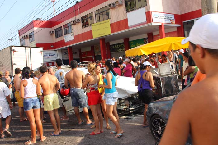 
        
            Acidente deixa 7 feridos e 1 morta no Jurunas
        
    