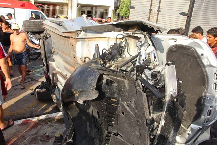 
        
            Acidente deixa 7 feridos e 1 morta no Jurunas
        
    