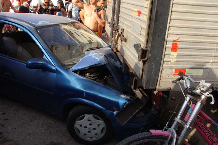 
        
            Acidente deixa 7 feridos e 1 morta no Jurunas
        
    