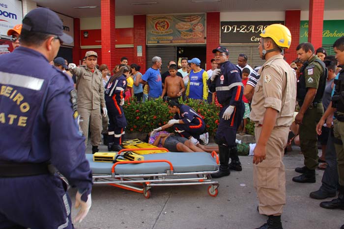 
        
            Acidente deixa 7 feridos e 1 morta no Jurunas
        
    