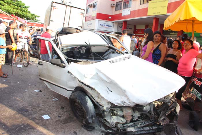 
        
            Acidente deixa 7 feridos e 1 morta no Jurunas
        
    