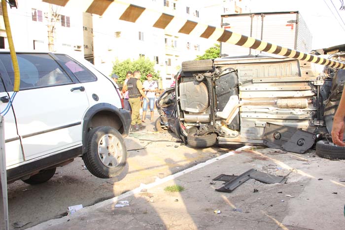 
        
            Acidente deixa 7 feridos e 1 morta no Jurunas
        
    