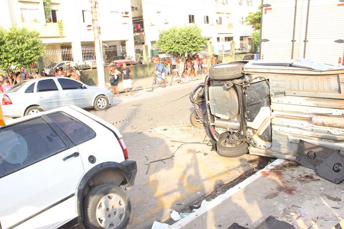 
        
            Acidente deixa 7 feridos e 1 morta no Jurunas
        
    