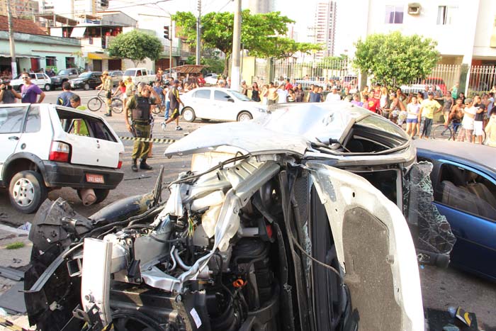 
        
            Acidente deixa 7 feridos e 1 morta no Jurunas
        
    